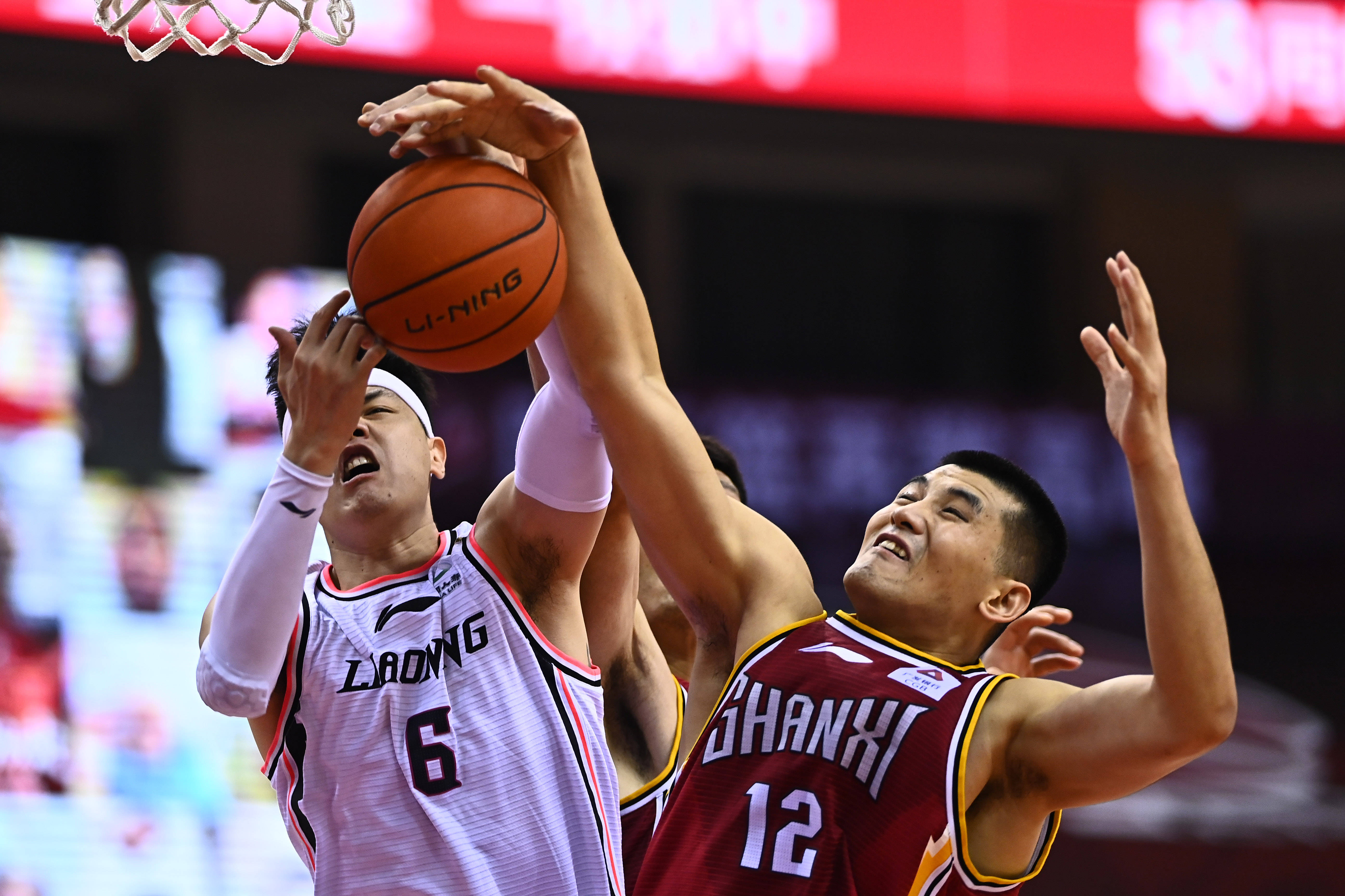 表现得异常 表现得异常