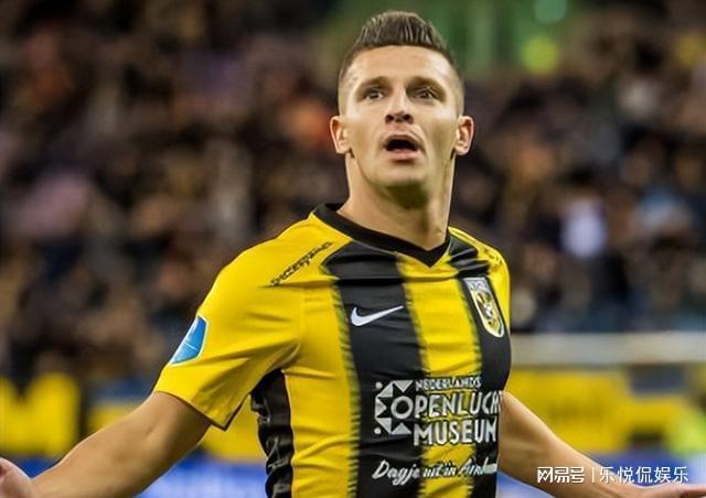 赞助趋于谨 赞助趋于谨